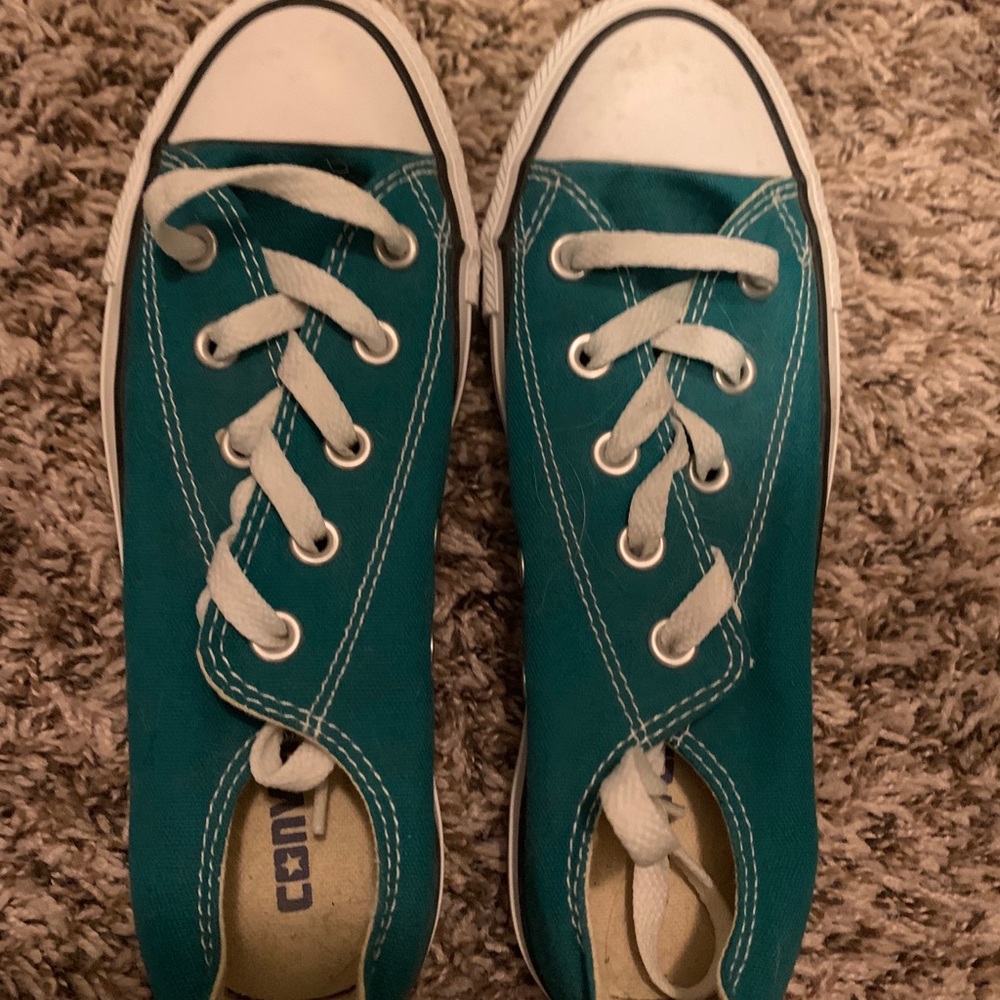Size 4 men’s converse (woman’s 6)